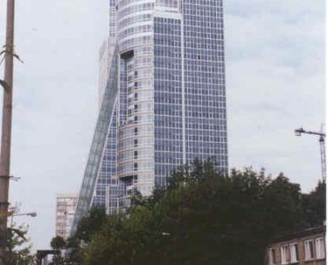 The building with oblique glassy lift