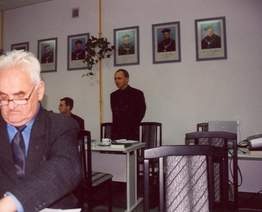 Lecture of the Secretary of Organizing Committee of LSCE 2003, Dr. M. Piekarski is speaking.