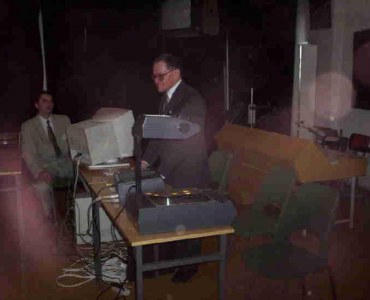Professor W.Przybyło – main organizer starts LSCE 2004